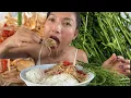 Download Lagu ส้มตำกุ้งสด กับแกงเห็ดผึ้ง ผักหลายๆ จ้า 