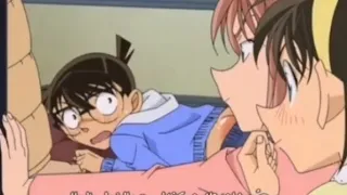 كونان محرج بعدما شاهدت إيومي و هيبارا مؤخرته 