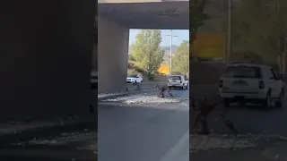 إنهيار جزء من الجسر الذي يربط مسلكي الأوتوستراد بين الهري و شكا على جانب الاوتوستراد باتجاه بيروت 