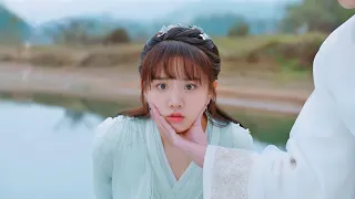 بنت فقيره بتنتقل لعالم غريب بالخطأ فبيستغلها شاب وسيم جدا وبيخليها تعيش معاه ملخص مسلسل کامل 