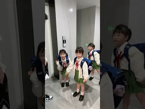 马上要上小学了！那就回忆一下幼儿园开学的时候吧哈哈哈 #三胞胎 #家有萌娃 #vlog #爸爸带娃 #lovelybaby #lovely #cute #funny #搞笑
