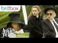 Download Lagu Patsy and Eddie Accidentally Go Grave Diving | Absolutely Fabulous