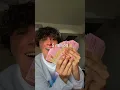 Download Lagu Saya Mengejutkan Teman Indonesia Saya Dengan 5 Juta Rupiah #shorts