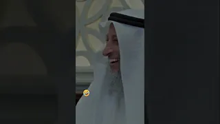 موقف مضحك بين الشيخ عثمان الخميس والمتصل عليه مالكم لا تنطقون قتلني ضحك 