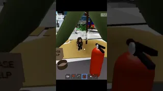Испугали Бомжа В Брукхевене Прикол Shorts роблокс видео игры Roblox 