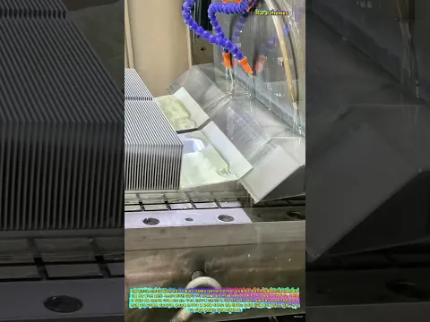 정밀 알루미늄 프로파일 밀링: 플러드 쿨런트를 이용한 압출 방열판 부품의 CNC 가공