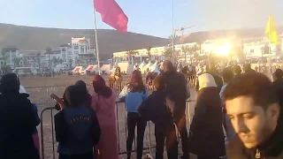 تحارش بها و هي مرتاحة 