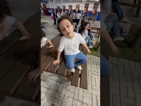 Caio não pode sentar na mesa. #shortsvideo #criança