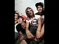Pierce the veil: Kissing in cars