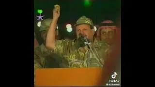 مقطع قديم ونادر لشاعر العرب خلف بن هذال                        دندنها