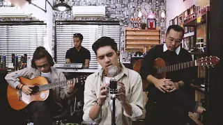 Download Here Comes July Lokal Sessions | Peluang Kedua (Nabila Razali Cover) @ Pablo Barbershop MP3