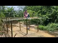 Download Lagu Alleenstaande moeder bouwt eigenhandig bamboehuis - Ze verandert een verlaten bos in haar droomhuis