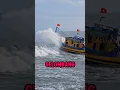 Kapal Nelayan Dihantam Ombak Dan Hampir Tenggelam