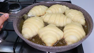 علاش طيبي الكرواسون في الفران وأنت عندك المقلاة حضرها بدون عجين مورق ولا زبدة التوريق أحسن من الزنقة 