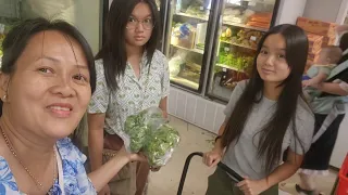 ĐI CHỢ VIỆT NAM CÙNG 2 CÔ CON GÁI, MUA CUA XANH, MÍT NGHỆ, CHÔM CHÔM, CÀ NA, RAU NGÒ OM, VỊT LỘN,