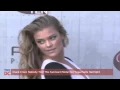 Download Lagu Nobody Told This Swimsuit Model Her Yoga Pants Had Split