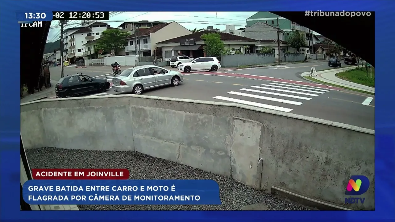 Acidente em Joinville: grave batida entre carro e moto é flagrada por câmera de monitoramento