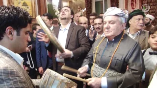 السيد الشيخ محمد الكسنزان قدس سره والوكيل العام للطريقة يقيمان الذكر بطبل الباز الاشهب عمان 2017 