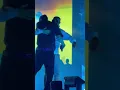 Daddy Yankee & Omar Courtz cantando "Beachy" en vivo