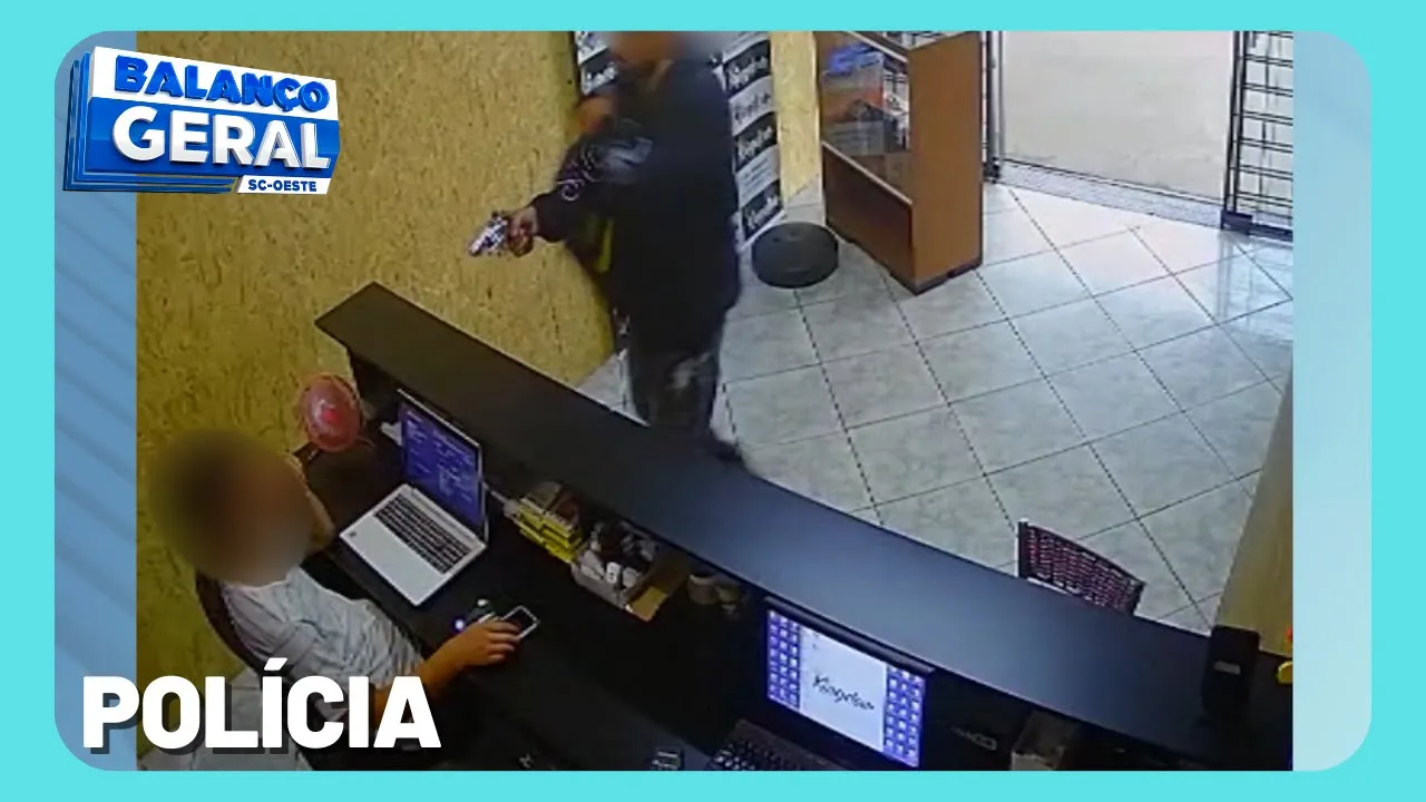 Câmera de segurança grava assalto no Bairro Efapi em Chapecó