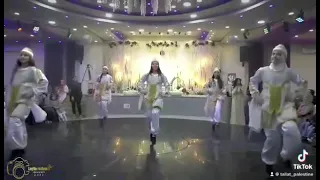 استعراض دبكة قبل دخول واستقبال العرسان جديد       فرقة طلت الاستعراضية  دندنها