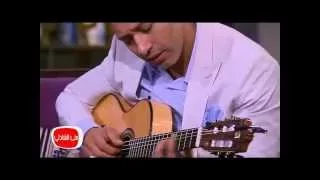 معكم مني الشاذلي     شاهد لاول مره الفنان احمد فهمي يلعب جيتار و يغني بالانجليزية دندنها