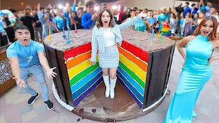 صنعت اكبر كيك عيد ميلاد في العاالم واتحديت اليوتيوبرز ياكلوها معي 