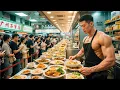 Download Lagu [Kantonees] Een 89 jaar oud restaurant in Guangzhou heeft al 12 jaar elke dag om 12.00 uur een wa...