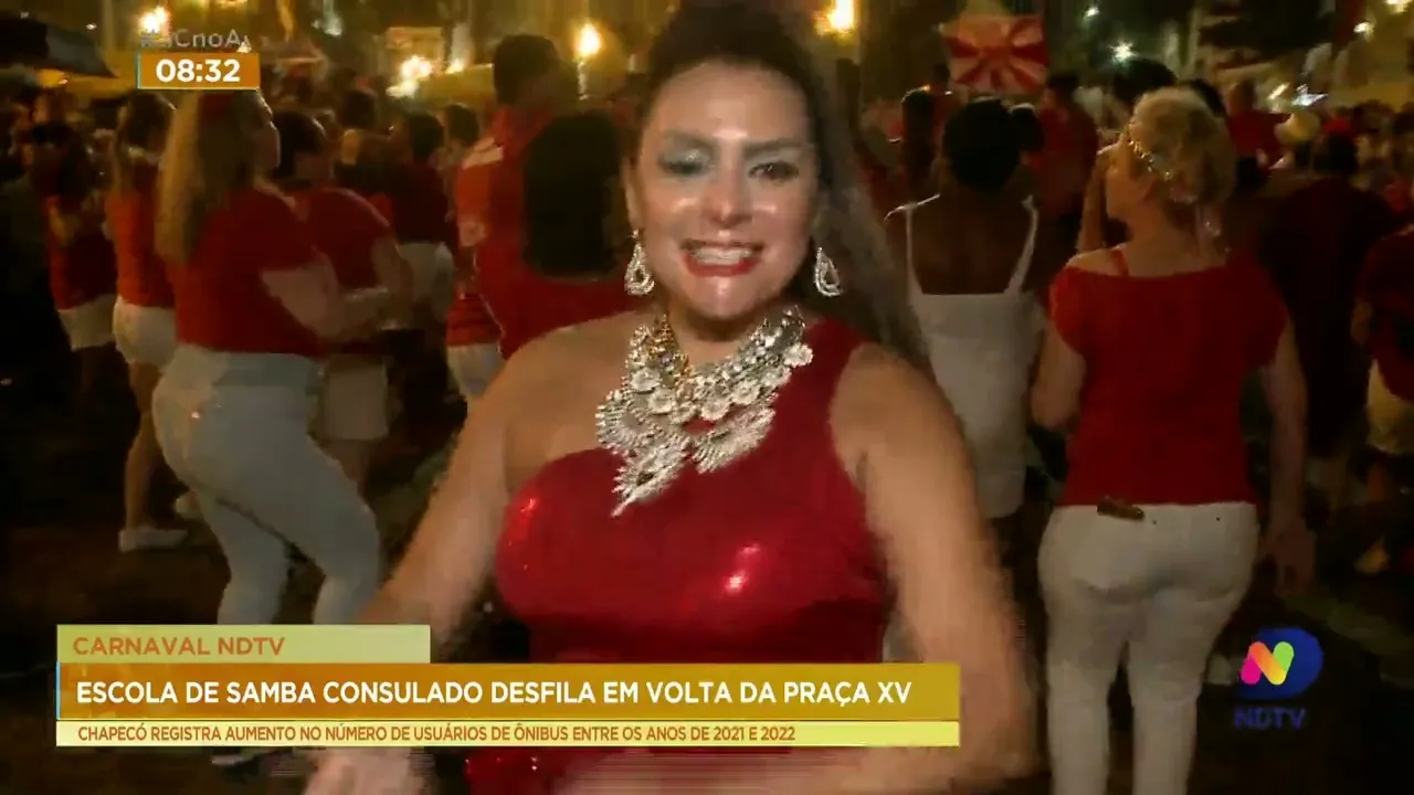 Ensaio da escola de samba Consulado agita o centro de Florianópolis