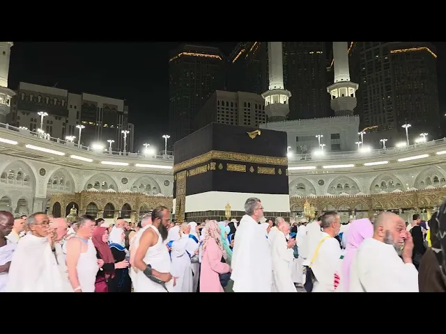 ⁣دعواتي لكم احبتي عند بيت الله الحرام