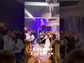 Download Lagu Arek Kopaczewski \u0026 Grupa Prestige - Pierwszy pocałunek [KONCERT NIESPODZIANKA]