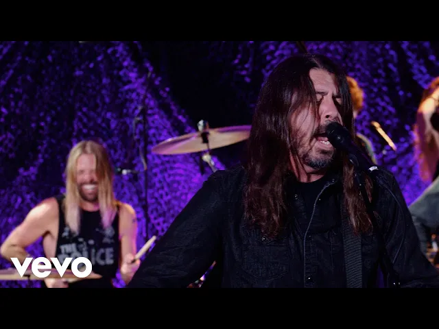 Download MP3 Foo Fighters - Waiting On A War in the Live Lounge