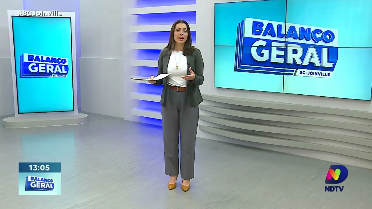 ALESC: Deputado entrega moção de aplauso a jornalista Sabrina Aguiar pela conquista do Prêmio ACAERT