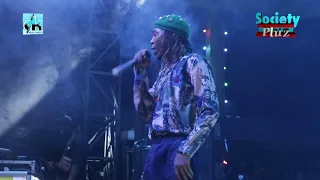 fans go wild as solid star churns out his hit songs at felaratioin