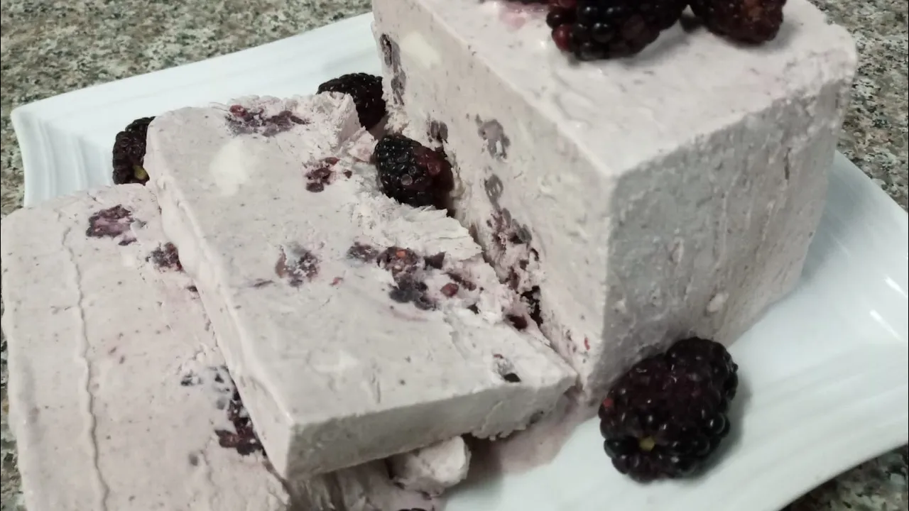 How to Make Blueberry Ice Cream Without an Ice Cream Machine