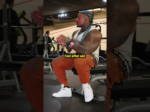 Son biceps est dur !! 🤯