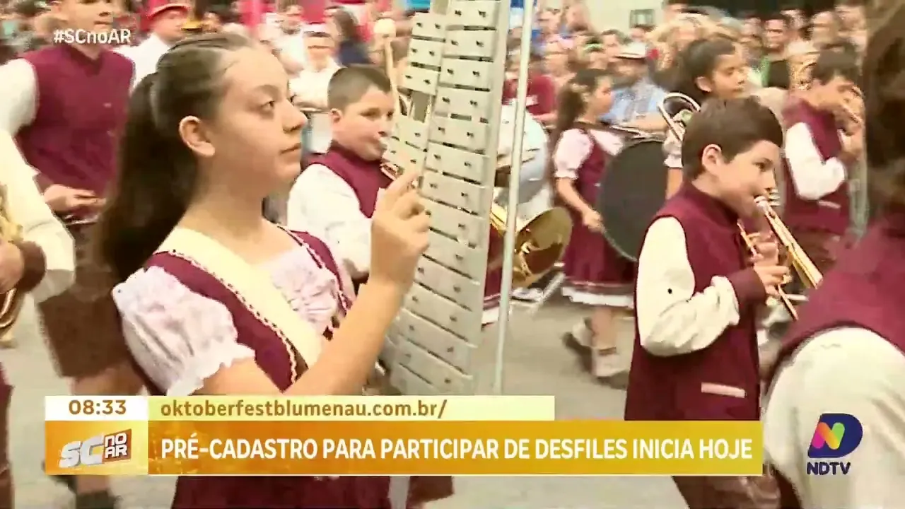 Pré-cadastro para participar de desfiles da Oktoberfest Blumenau inicia nesta quarta-feira