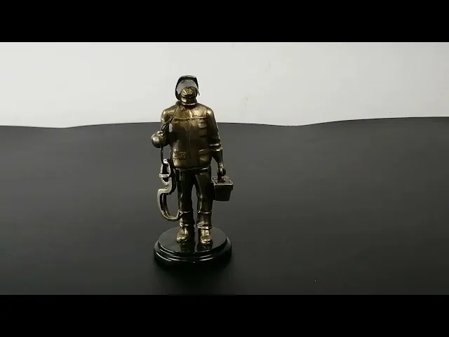 Видео-обзор Статуэтка «Энергетик на задании»