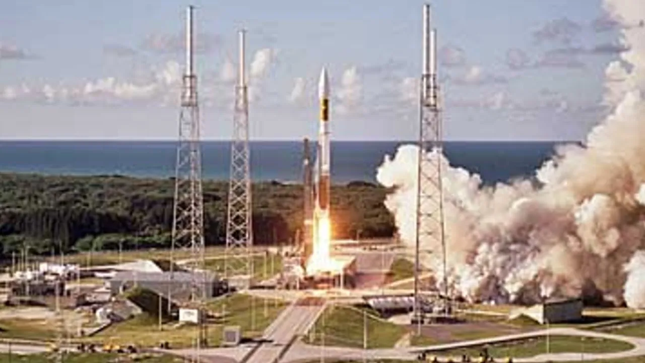 AV-001: First Atlas V launch highlights (21.8.02)