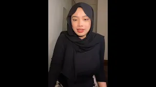 awek melayu berhijab nampak baju dalam 
