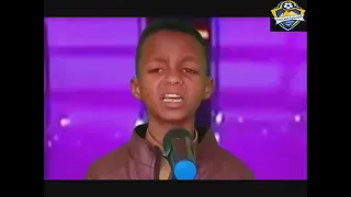 طفل يحرج لجنة التحكيم بأغنية يا قارئ القرآن داوي قلوبنا دندنها