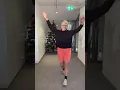 Download Lagu Een korte broek dragen in de winter trekt de aandacht | En als je erin danst al helemaal!