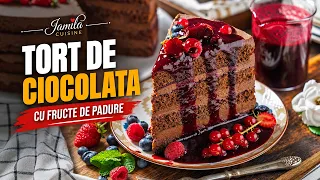 Tort de ciocolata cu fructe de padure, perfect pentru orice ocazie