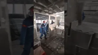 16 workers on a performance catamaran #welding #aluminiumfabrication #performanceboats #boatbuild