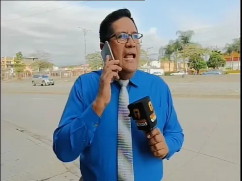 Un bus de transporte urbano se estrelló contra una vivienda y dos autos