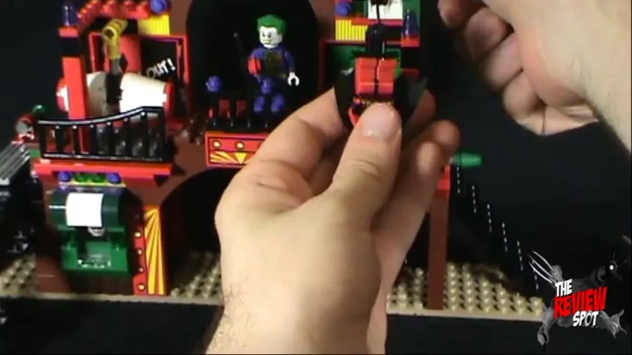 LEGO 6857 The Dynamic Duo Funhouse Escape LEGO Batman DC Super Heroes Review - BrickQueen