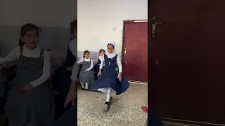 اميرات الصف ضروري نتهتم باناقه الطالبه 