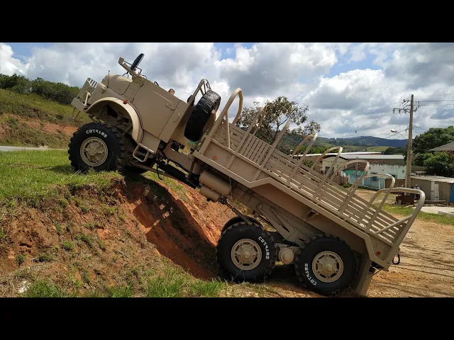 This 6x6 Mercedes 'Mamute' Has the Most Hypnotizing Off-Road Suspension ...