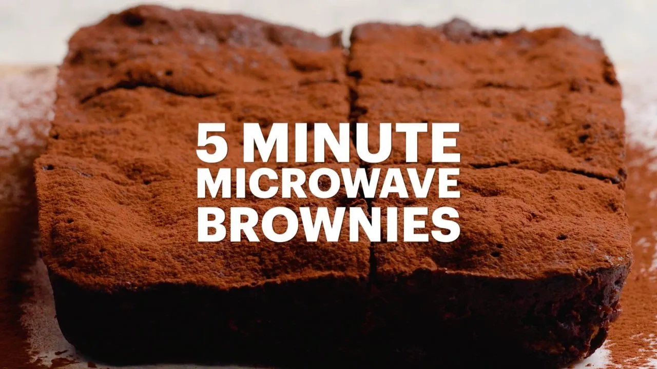  Craving something sweet and indulgent? Try our 5-Minute Microwave Brownies! 