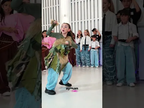 Gala tuvo que bailar el trend del momento sola y así lo hizo 😱